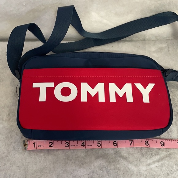 ⭐️SALE🎄Tommy Hilfiger Crossbody - Picture 2 of 9